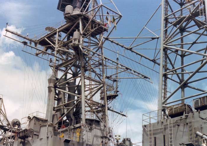 uss_truxtun_cgn35_superstructure