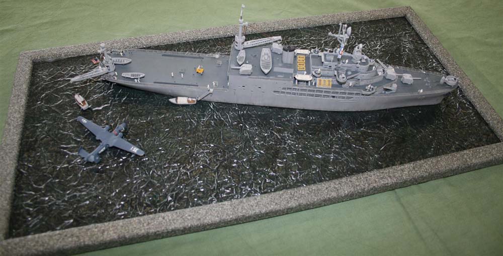 400-Revell-USS_Pine_Island_02