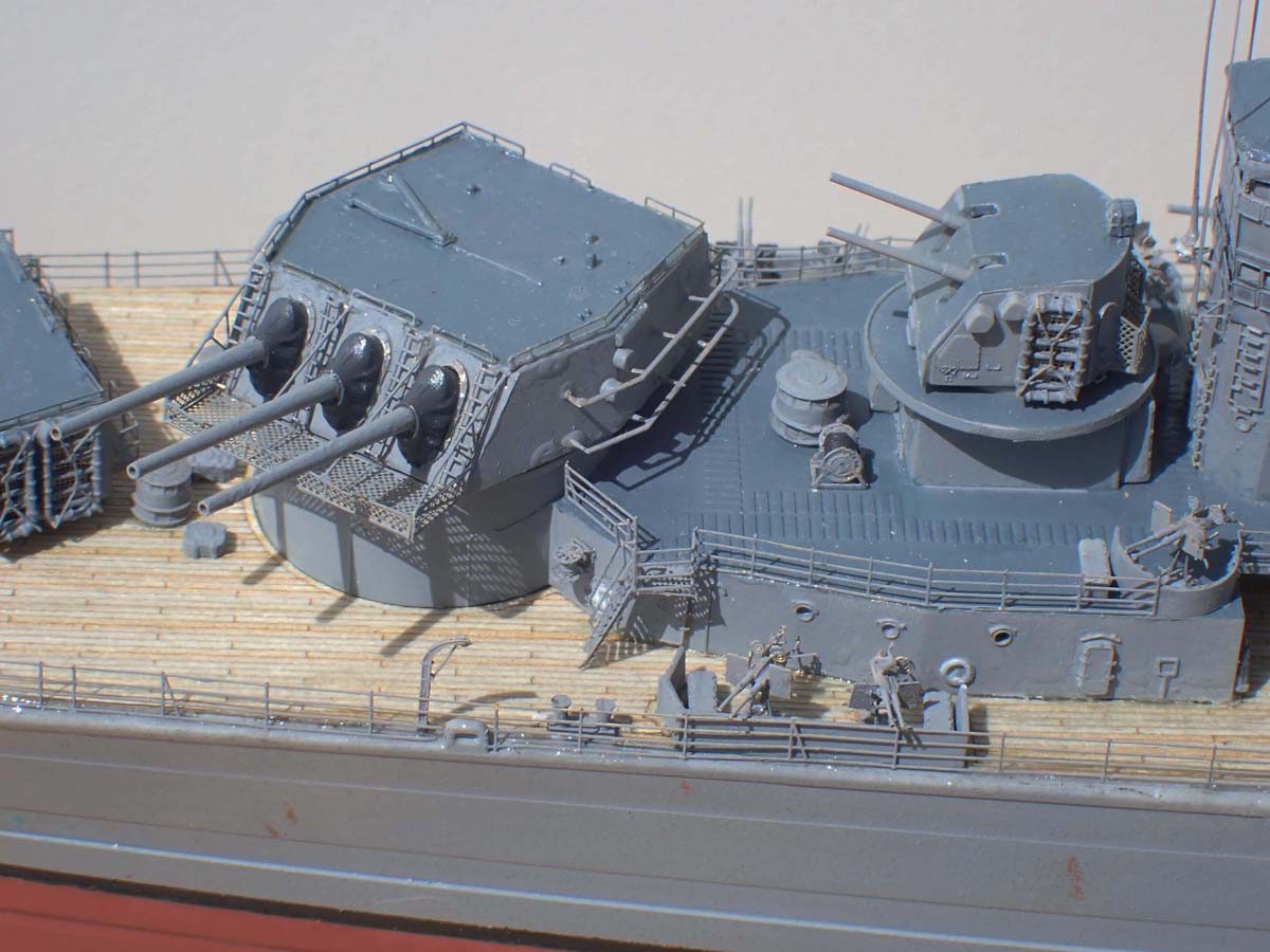 USS-Des-Moines-07